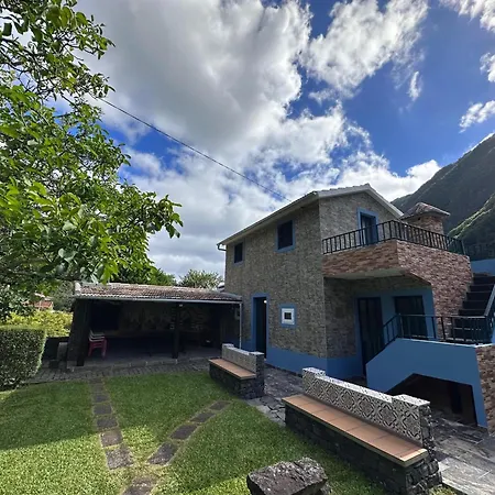 Casa Da Nogueira Holiday home *